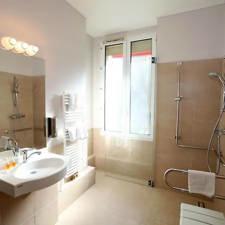 Sunny Hotel Paris
